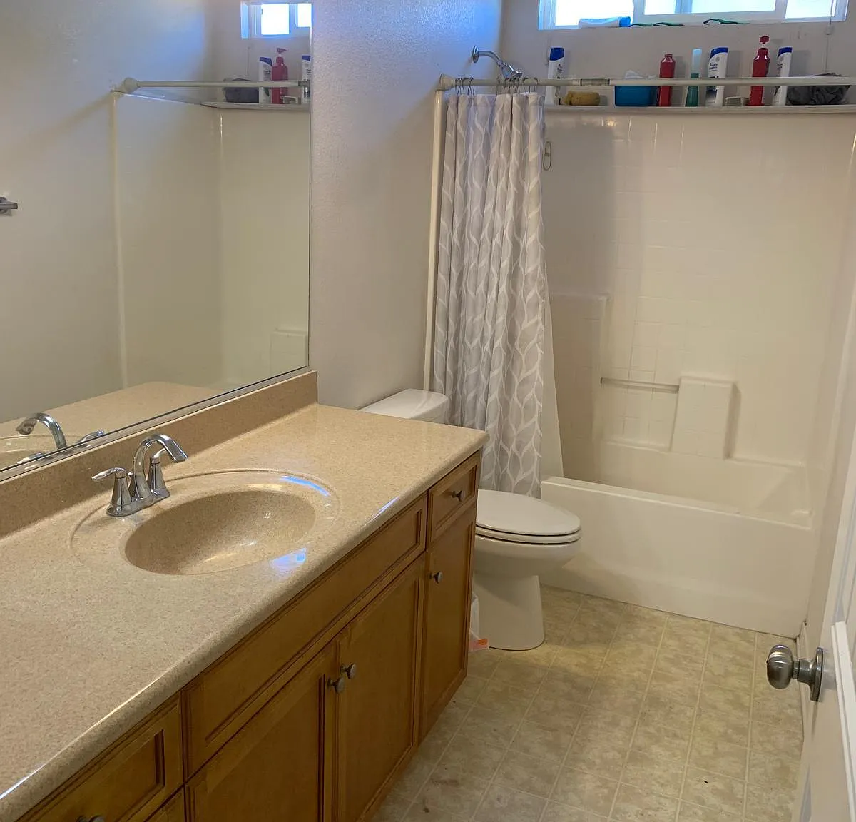 4 bed, 5.0 bath, 4080 sqft, $1,044 — Photo 2