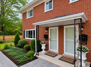 652 Childs St APT D, Wheaton, IL 60187