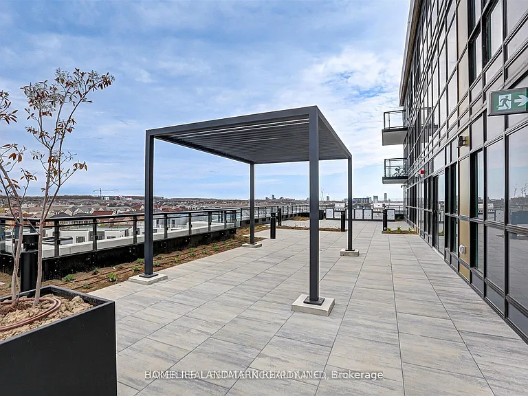 405 Dundas St W #520 — Photo 12