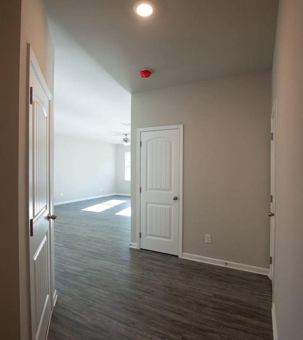 4 bed, 2.5 bath, 2100 sqft, $2,285 — Photo 3