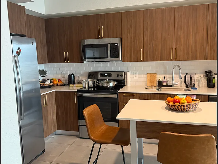 1231 NW 10th Ave — Photo 9