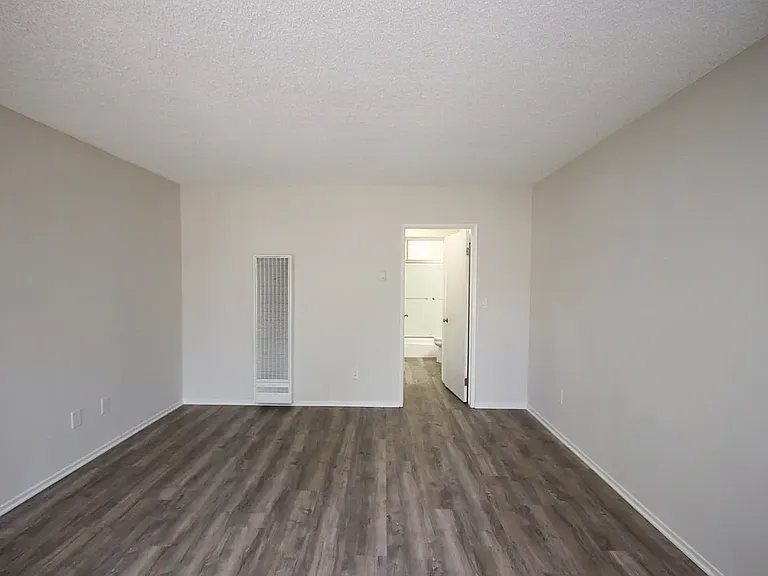 567 N Holliston Ave #1 — Photo 14