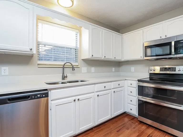 823 Neelys Chase Dr — Photo 9