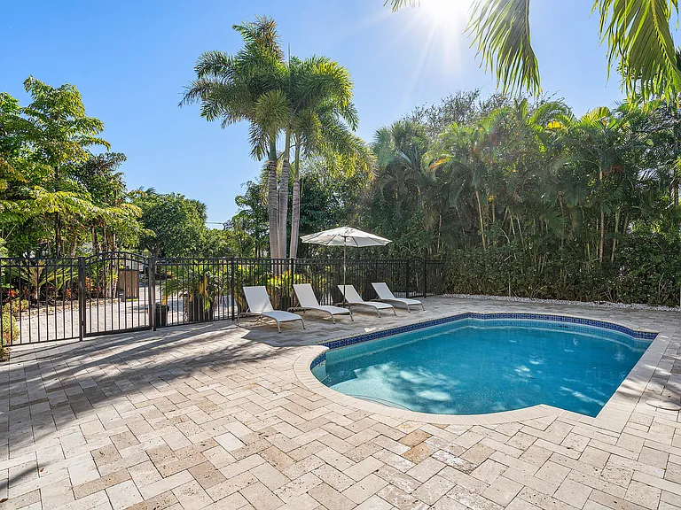 820 Palm Trl — Photo 38