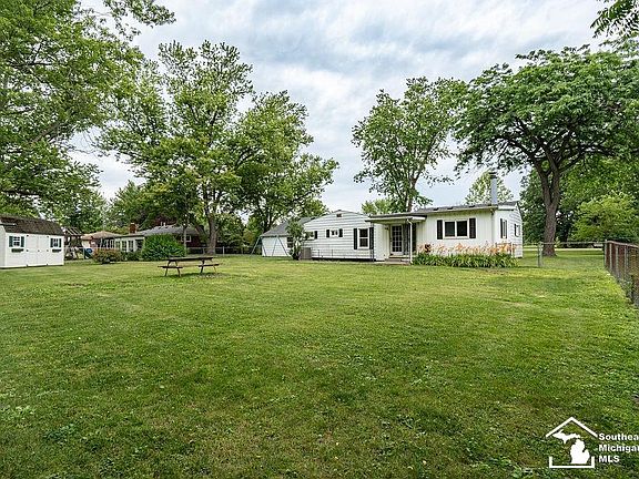 4th image of 3563 1st St