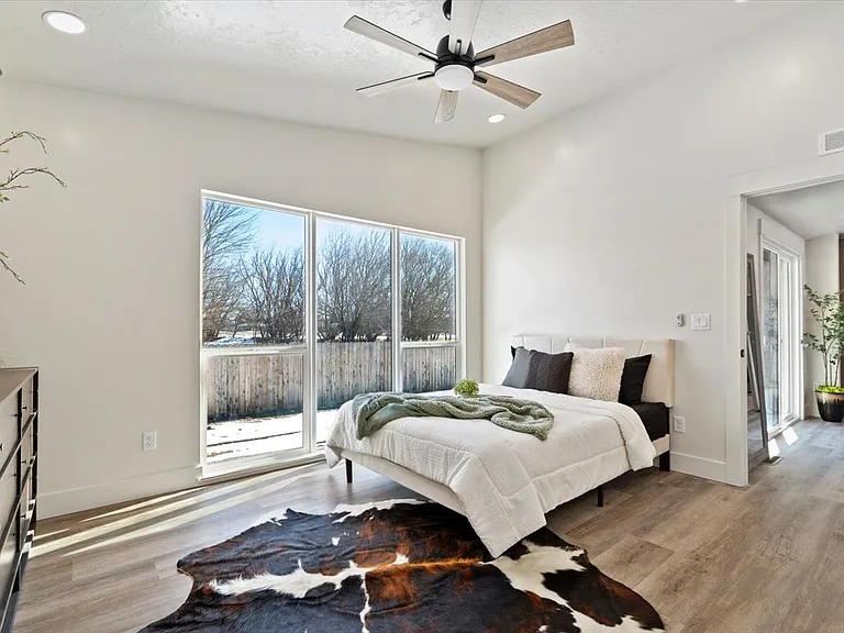 362 W London St — Photo 34