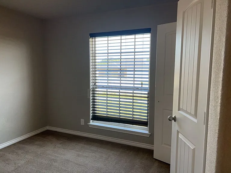2604 Tarrant County Dr — Photo 8