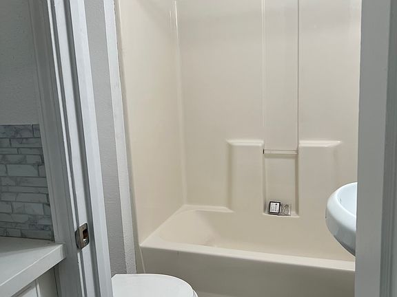 4th image of 1835 E 19th St #B