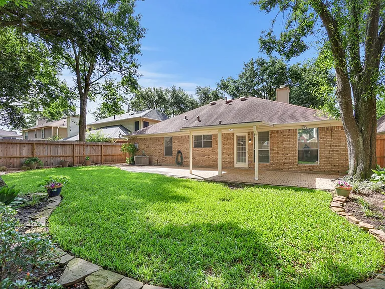 8910 Driftstone Dr — Photo 25