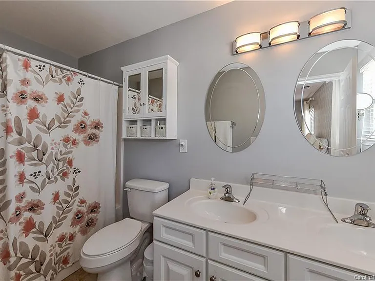 2151 Lake Breeze Ln — Photo 10