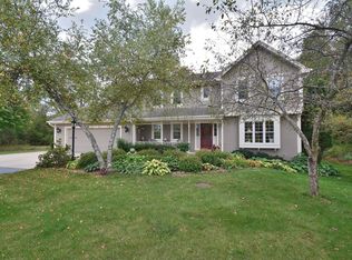 S44W33091 Connemara Dr, Dousman, WI 53118