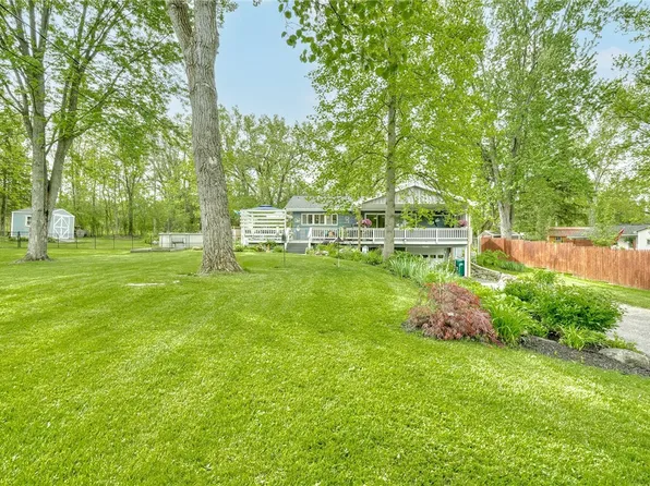 4573 Driftwood Ln, Canandaigua, NY 14424