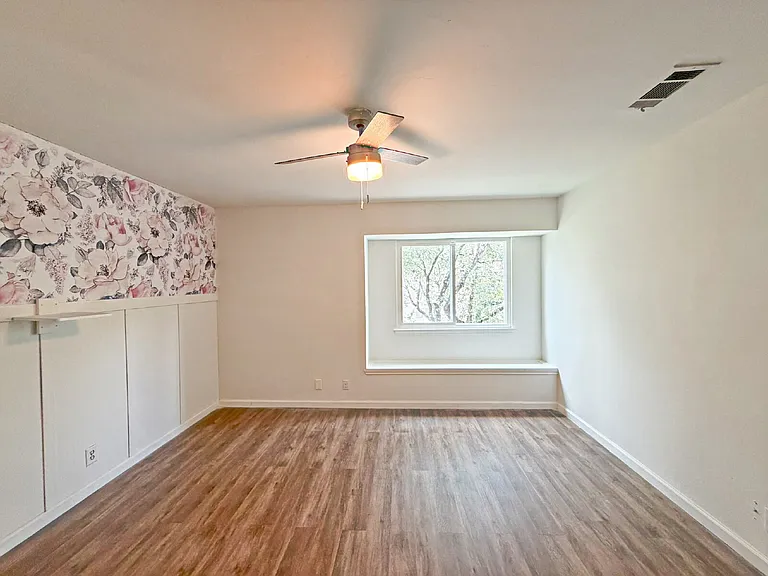1302 Whitegate — Photo 17
