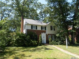 5 Delaware Ave, Freeport, NY 11520