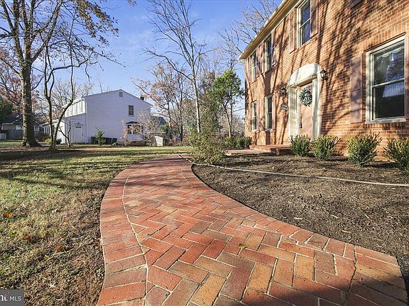 2nd image of 9804 Sharon Ct