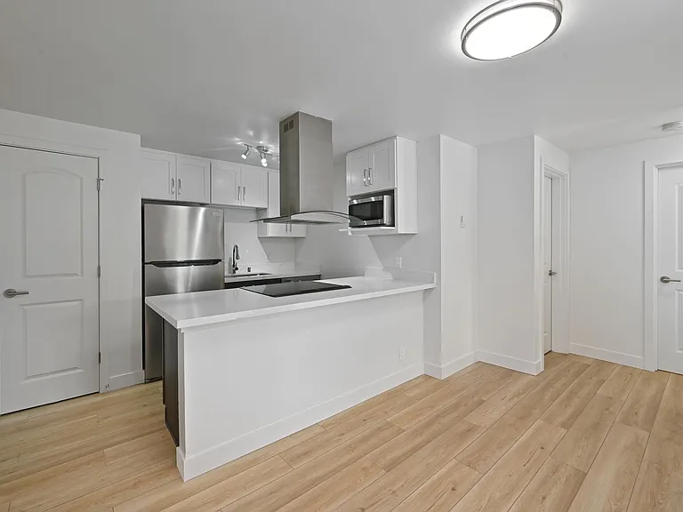 732 N 95th St — Photo 22