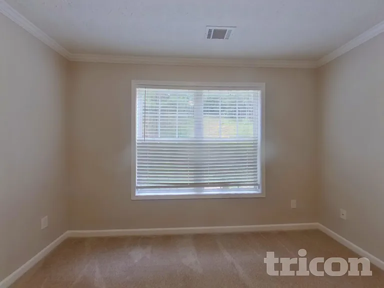 315 Avonlea Dr — Photo 8