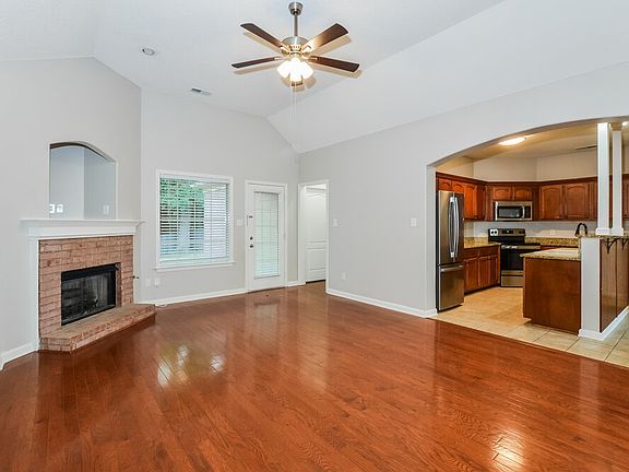 3rd image of 8662 Valmont Cir