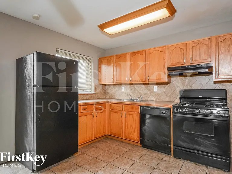 5323 Ville Cecelia Ln — Photo 6