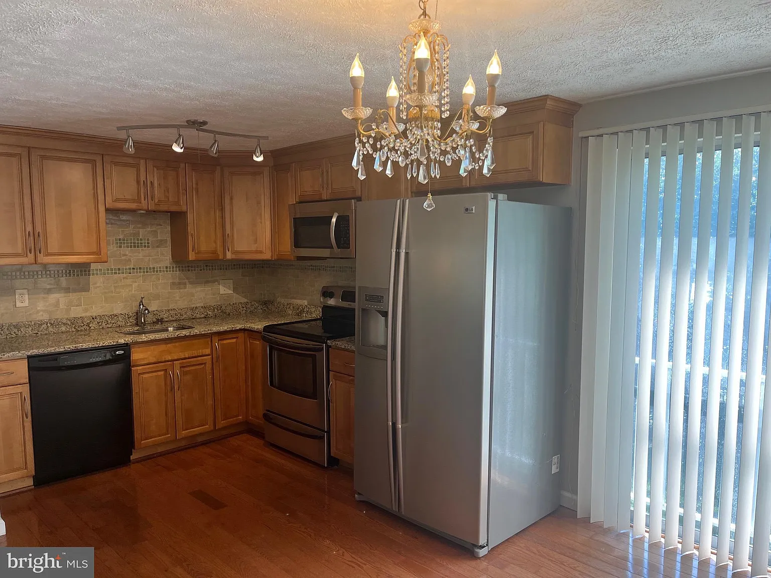3 bed, 1608 sqft, $3,500 — Photo 2