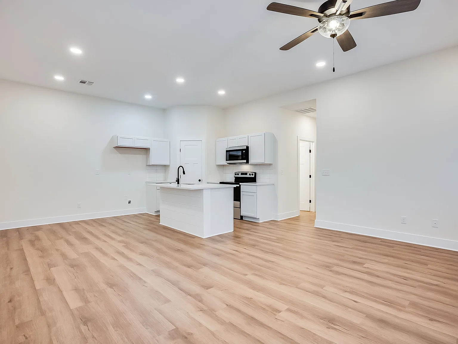 16915 W Kashmir — Photo 2