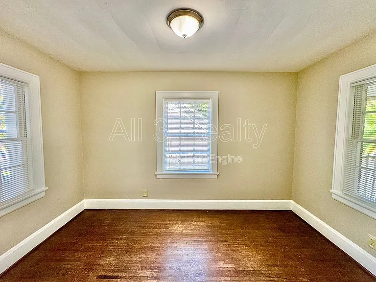440 E Fairview Ave — Photo 12