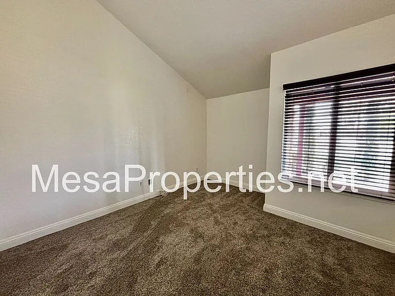 2378 N Sycamore Ave — Photo 10