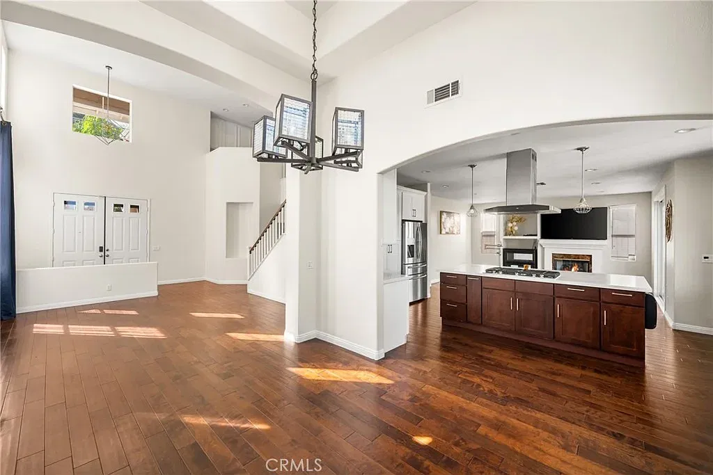 5 bed, 2800 sqft, $5,900 — Photo 4
