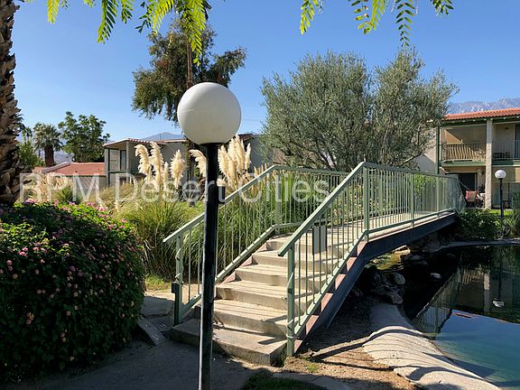 3rd image of 90 Lakeview Cir