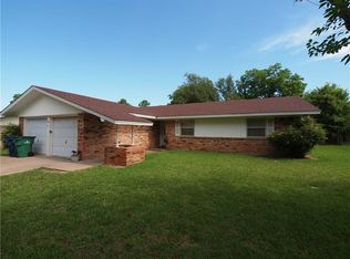 1411 Crescent Dr, Graham, TX 76450