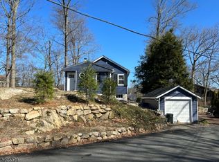 44 Strawberry Point Dr, Andover, NJ 07821