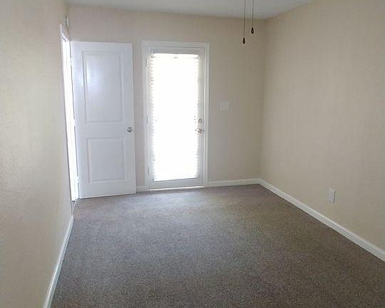 3rd image of 552 D St APT 27