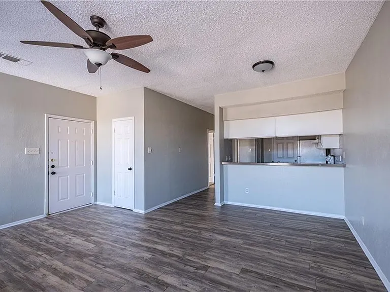 5305 Indio Cv #B — Photo 11