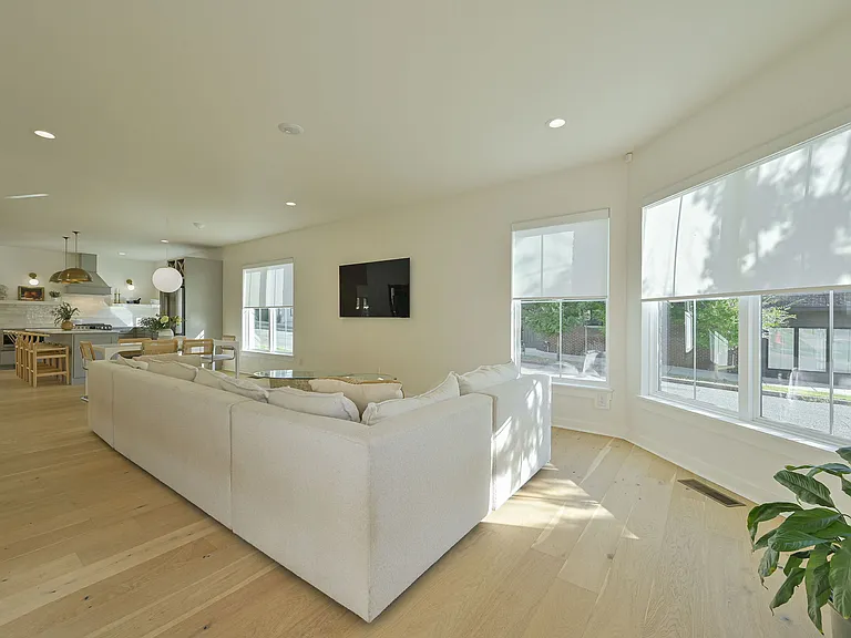 1300 N Blackwelder Ave — Photo 10