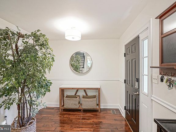 2nd image of 1057 Rainbow Cir