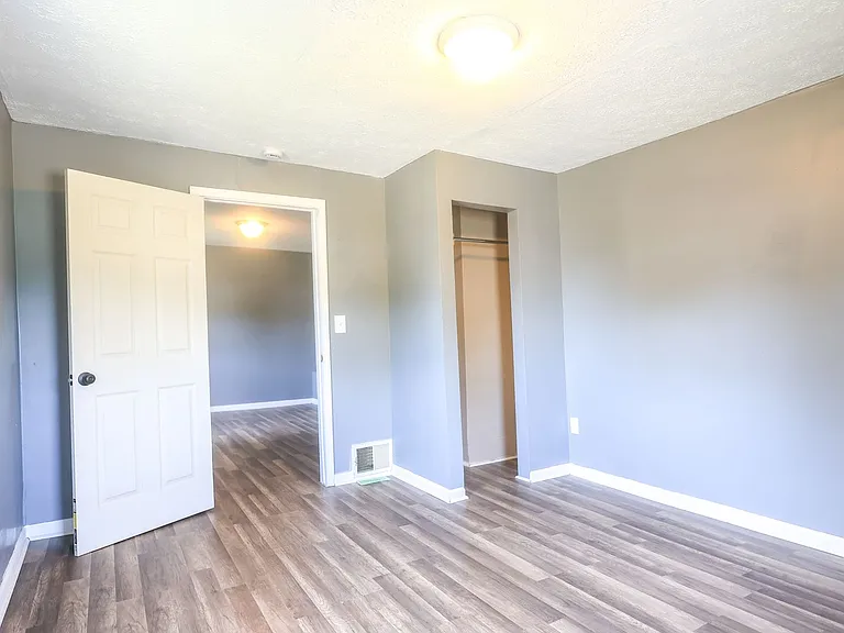 755 W 13th St — Photo 11
