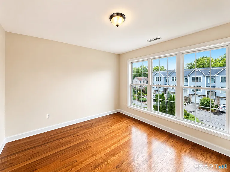 8 Old Oak Dr #8 — Photo 7