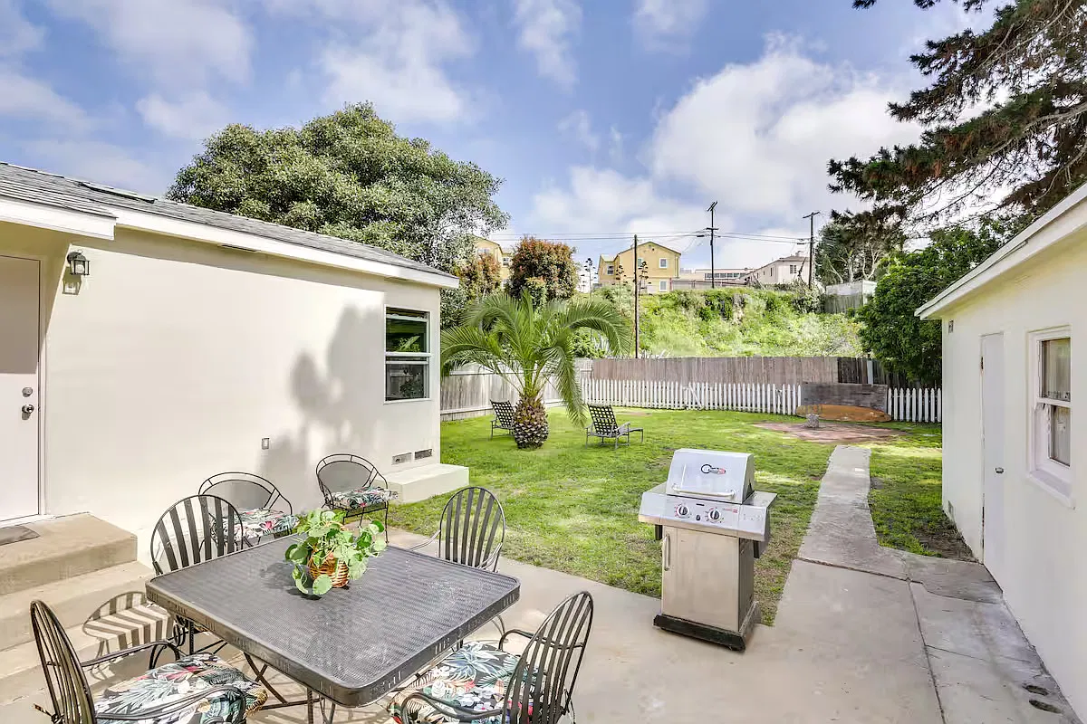 3 bed, 994 sqft, $4,500 — Photo 1