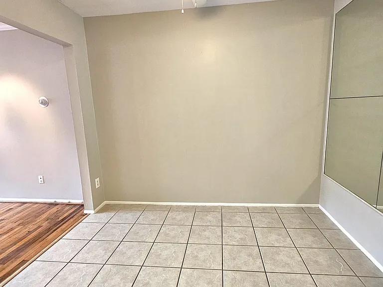 739 W Maple Rd — Photo 9