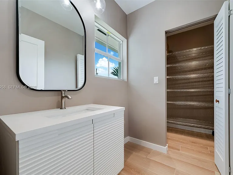 6356 SW 14th St — Photo 12