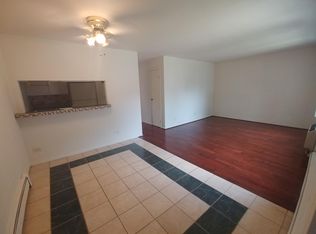 203 Sandbloom Rd APT 3, Algonquin, IL 60102