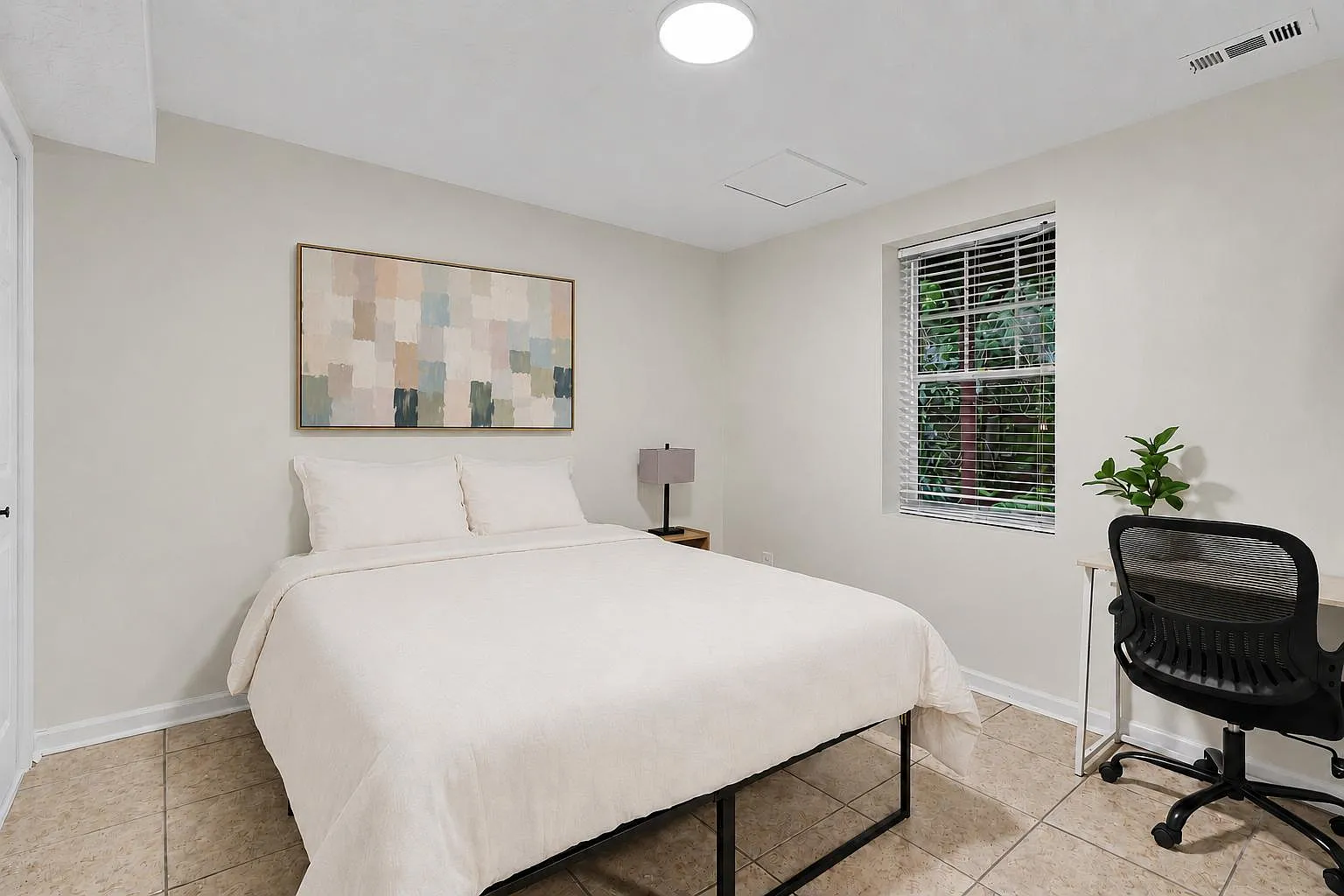 4 bed, 3.0 bath, 2200 sqft, $797 — Photo 1