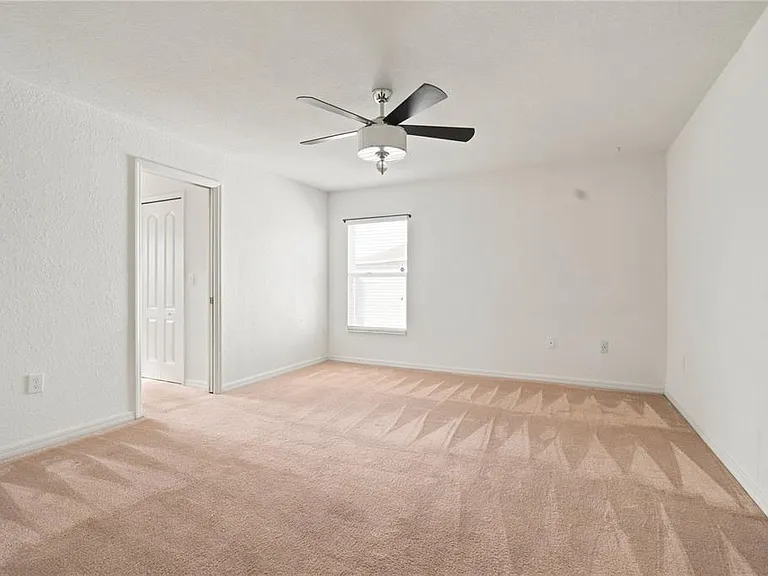 650 Hidden Lakes Ct — Photo 10
