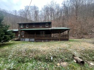 1867 Branch Rd, Belle, WV 25015