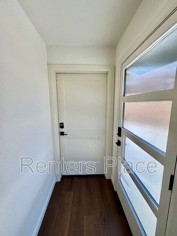 2 bed, 2.0 bath, 1300 sqft, $1,695 — Photo 3