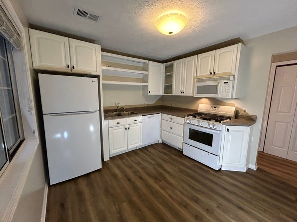 150 W Division St NE APT B