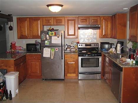 2nd image of 739 Voisin St