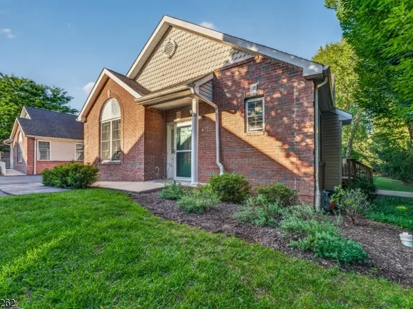 5 Indian Plantation St, Raritan Twp., NJ 08822