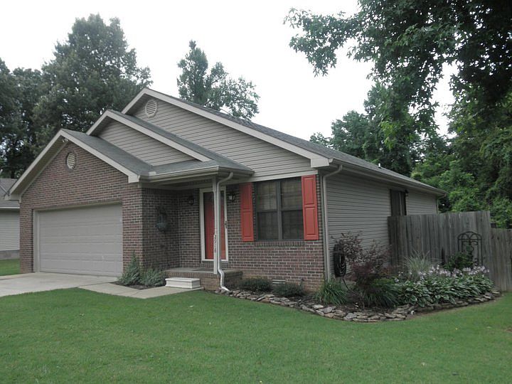 1st image of 2918 Greenleaf Dr