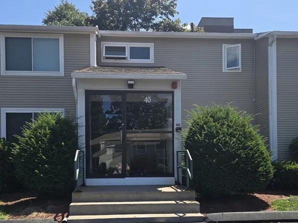 40 Saint Kolbe Dr APT C, Holyoke, MA 01040